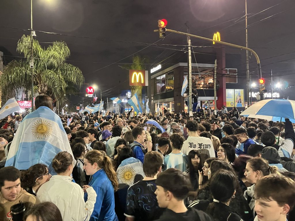 &iexcl;Argentina a la final! As&iacute; festejaron Castelar e Ituzaing&oacute; en Santa Rosa