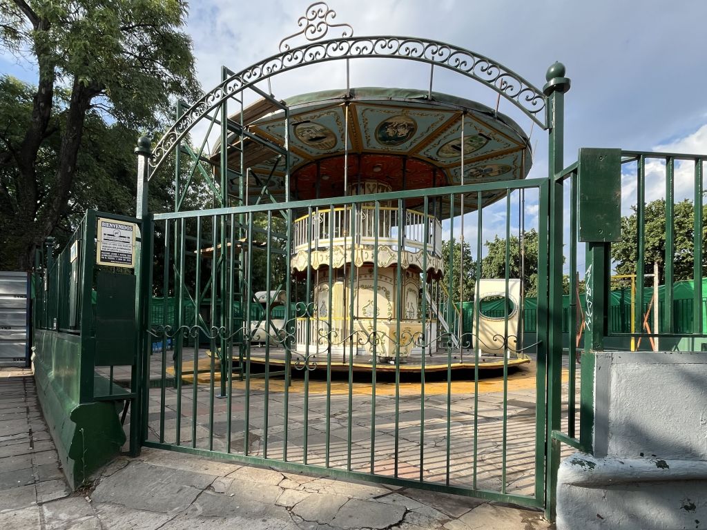El carrusel de la Plaza 20 de Febrero se fue de vacaciones