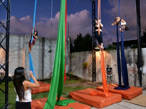 La escuela de circo necesita ayuda para terminar un sal&oacute;n de acrobacia a&eacute;rea