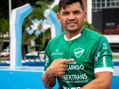 El Club Atlético Ituzaingó presentó sus nuevas camisetas