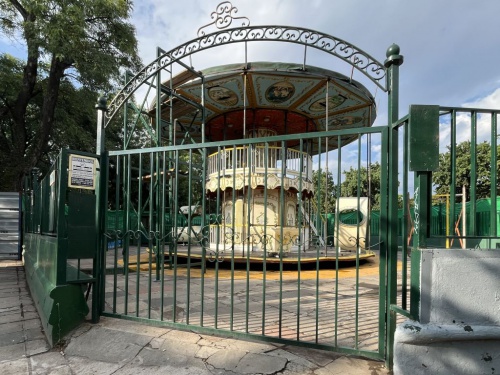 El carrusel de la Plaza 20 de Febrero se fue de vacaciones