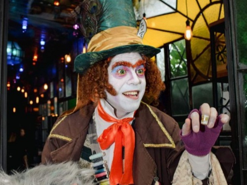 El Sombrerero propone una merienda diferente en Juana