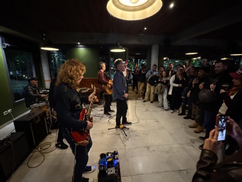 Ella Es Tan Cargosa celebró un show íntimo en Parque Leloir y se prepara para su recital aniversario