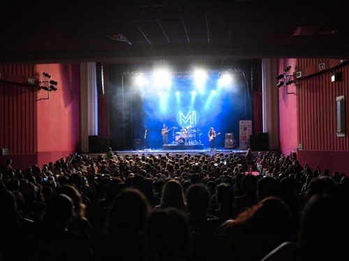 Eruca Sativa llen&oacute; el Teatro Gran Ituzaing&oacute; por el D&iacute;a de la Memoria