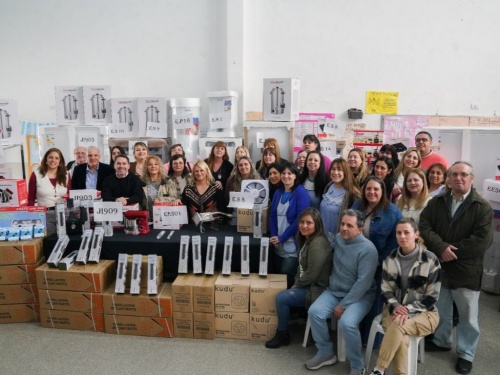 Escuelas de Ituzaing&oacute; recibieron equipamiento de cocina por $45 millones en electrodom&eacute;sticos