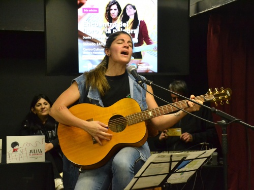 Lula Bertoldi present&oacute; su nuevo libro en el Centro Cultural Ituzaing&oacute;