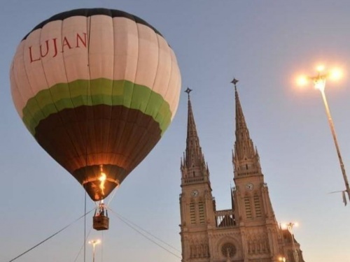 Nueva fecha: El viento oblig&oacute; a reprogramar el festival a&eacute;reo Luj&aacute;n Flota