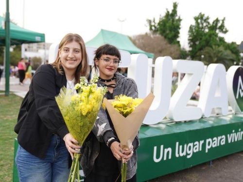 La primavera lleg&oacute; con arte, cultura y m&uacute;sica a la Plaza 20 de Febrero