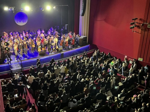 Ituzaing&oacute; homenaje&oacute; al Indio Solari con las voces de Los Fundamentalistas del Aire Acondicionado