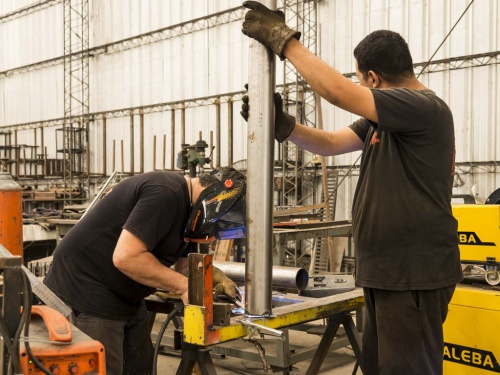 Descubr&iacute; la historia desconocida de los arcos del Club GEI y d&oacute;nde fueron fabricados