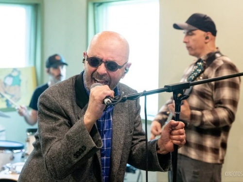 Ituzaingó en foco: el Indio Solari mostró su estudio en Parque Leloir