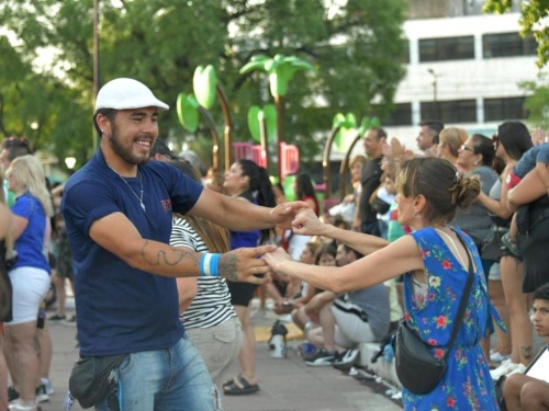 &iexcl;Fiesta en la Plaza! Celebr&aacute; el 9 de Julio con dos escenarios y ferias de sabores