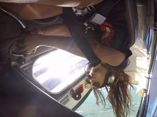 Solidaridad aérea: Una piloto argentina rifa un vuelo acrobático para poder competir en Estados Unidos