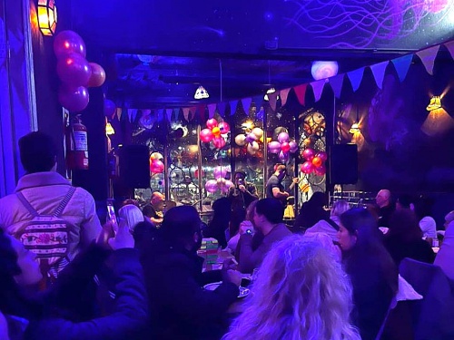 Juana Teatro Bar celebró sus 7 años con un fiestón de arte y música