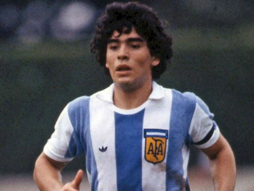 El día que Maradona jugó un picadito en Merlo y revolucionó el barrio