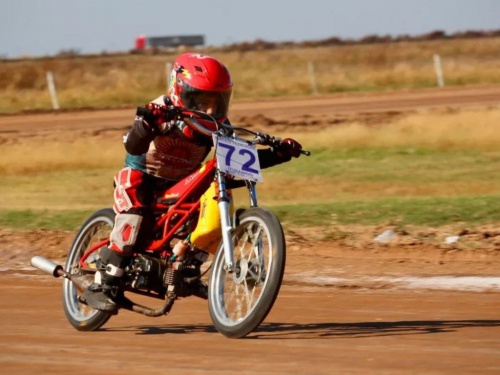 Mateo tiene s&oacute;lo 7 a&ntilde;os y ya es campe&oacute;n de Mini Moto