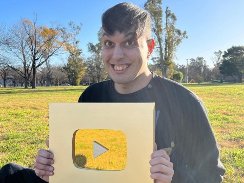 Maxi Miller, el youtuber que pudo superar el bullying con humor y hoy cuenta con m&aacute;s de un mill&oacute;n de seguidores 
