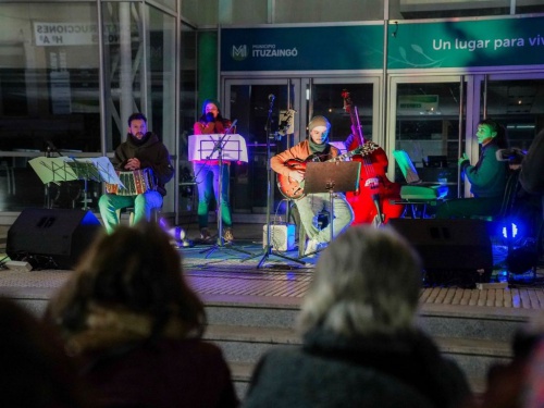 El tango sonó en la peatonal de Ituzaingó