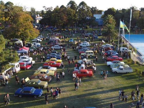 El evento soidario de Nobles Corazones reunió 500 autos clásicos en La Torcaza
