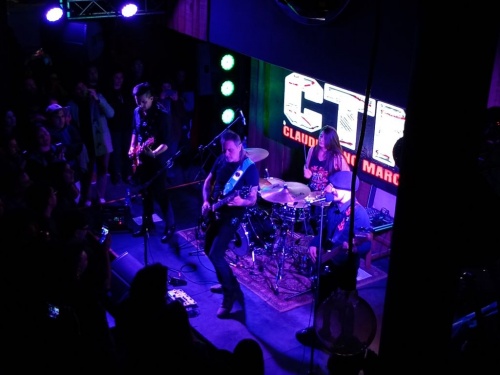 El Tano Marciello volvi&oacute; al Oeste con un show &iacute;ntimo de rock