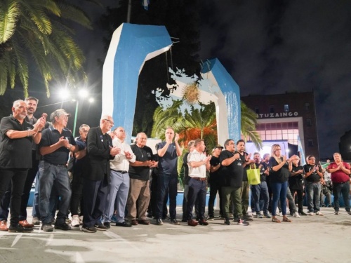 Ituzaing&oacute; record&oacute; a los h&eacute;roes de Malvinas con una vigilia en la Plaza San Mart&iacute;n