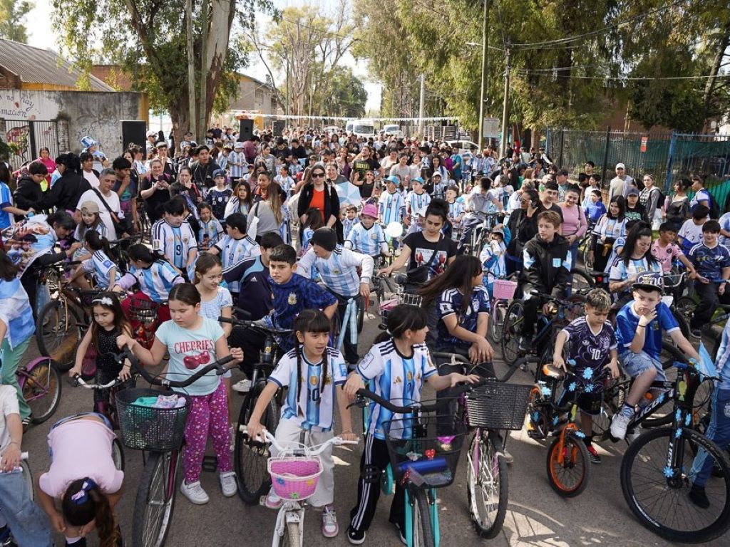 M&aacute;s de 1.500 vecinos participaron de la primera bicicleteada por la Memoria 