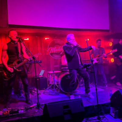 Andrea Prodan homenajeó a David Bowie en Muddy's