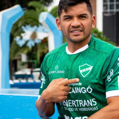 El Club Atlético Ituzaingó presentó sus nuevas camisetas