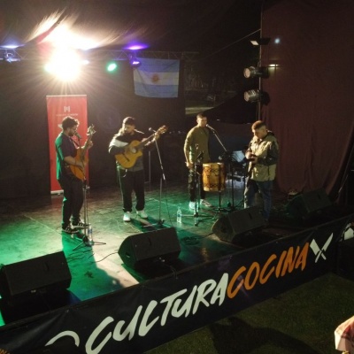 Cultura Cocina llega a Marcos Paz con tres d&iacute;as de gastronom&iacute;a y shows en vivo