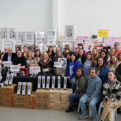 Escuelas de Ituzaingó recibieron equipamiento de cocina por $45 millones en electrodomésticos