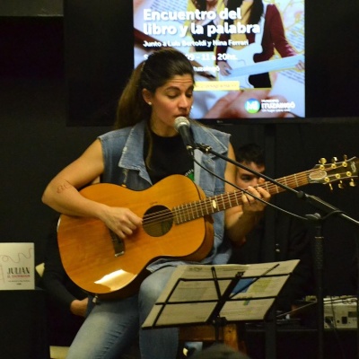 Lula Bertoldi despliega sus canciones a flor de piel en un show ac&uacute;stico