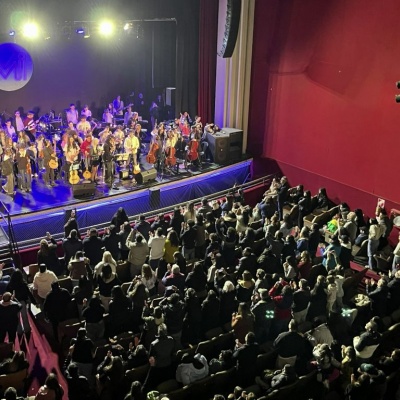 Ituzaing&oacute; homenaje&oacute; al Indio Solari con las voces de Los Fundamentalistas del Aire Acondicionado