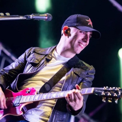 Gaspar Benegas dará un show acústico en Ituzaingó por el Día de la Memoria