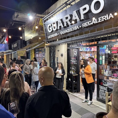 La Noche de las Vinotecas celebr&oacute; el D&iacute;a del Malbec con degustaciones en Castelar e Ituzaing&oacute;