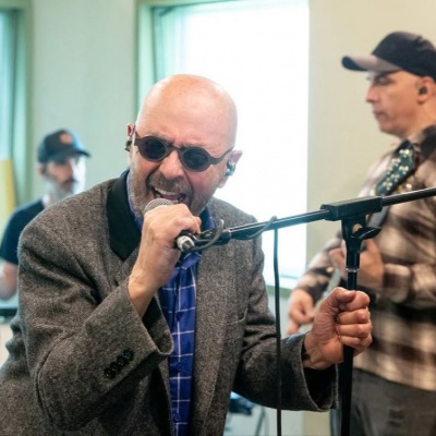 Ituzaingó en foco: el Indio Solari mostró su estudio en Parque Leloir