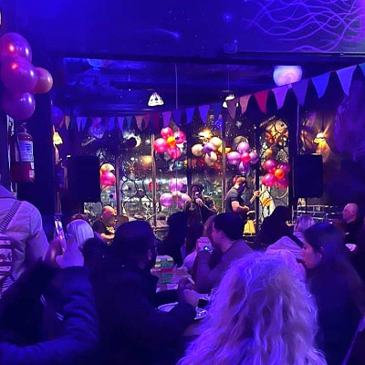 Juana Teatro Bar celebró sus 7 años con un fiestón de arte y música