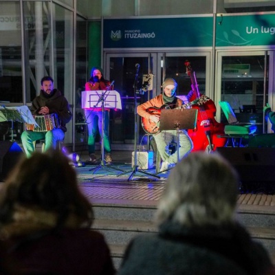 El tango sonó en la peatonal de Ituzaingó