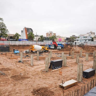 Plaza 20 de Febrero: Avanza una de las obras más importantes del centro de Ituzaingó