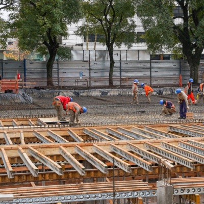 Plaza 20 de Febrero: Avanza una de las obras más importantes del centro de Ituzaingó
