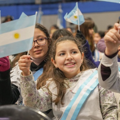 ¡Sí, prometo! Más de 850 estudiantes juraron lealtad a la bandera en el Club GEI