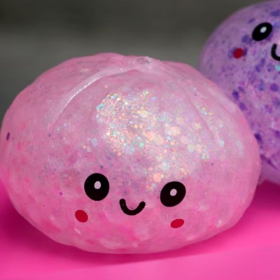Ituzaingó ordenó retirar de los comercios el juguete viral “Squeezy Dumpling” por riesgo químico
