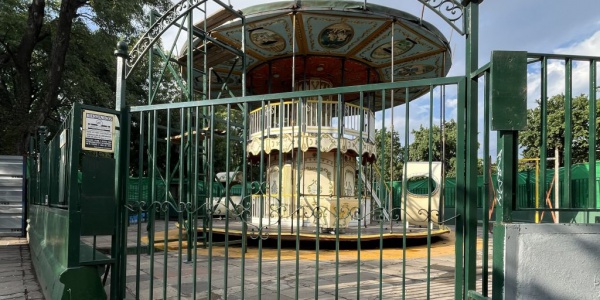 El carrusel de la Plaza 20 de Febrero se fue de vacaciones