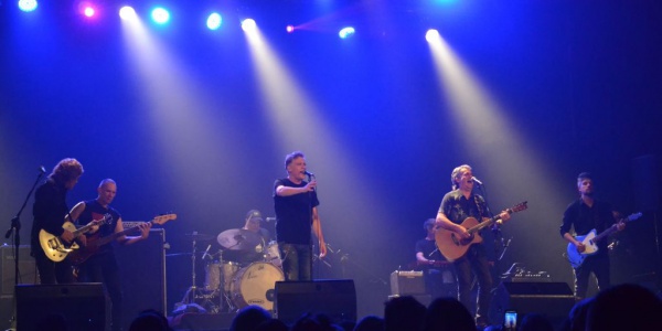 Ella Es Tan Cargosa celebr&oacute; 25 a&ntilde;os rodeada de amigos en el Teatro Gran Ituzaing&oacute;