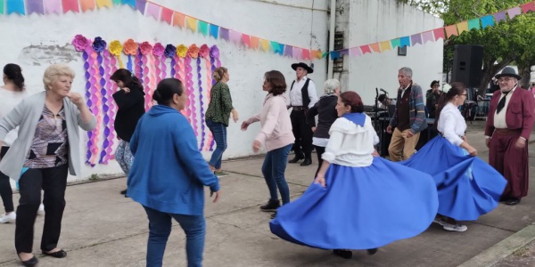 Peña solidaria: artistas del Oeste se unieron para acompañar a Ainara