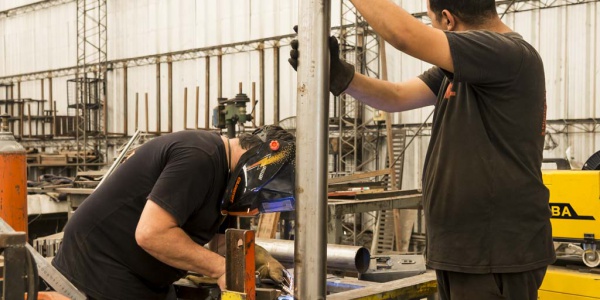 Descubr&iacute; la historia desconocida de los arcos del Club GEI y d&oacute;nde fueron fabricados