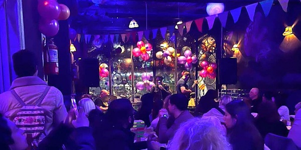 Juana Teatro Bar celebró sus 7 años con un fiestón de arte y música