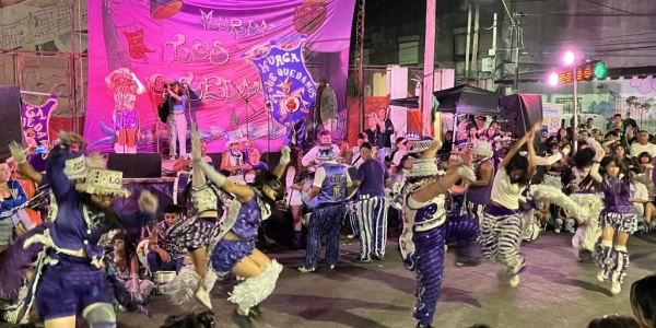 La murga Lxs Que Quedamos despide el carnaval con su fiesta de cumplea&ntilde;os