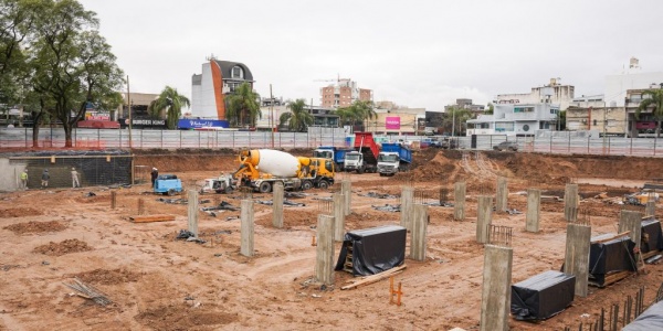 Plaza 20 de Febrero: Avanza una de las obras m&aacute;s importantes del centro de Ituzaing&oacute;