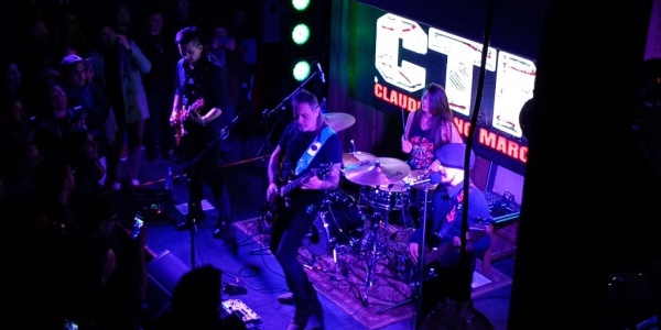 El Tano Marciello volvi&oacute; al Oeste con un show &iacute;ntimo de rock