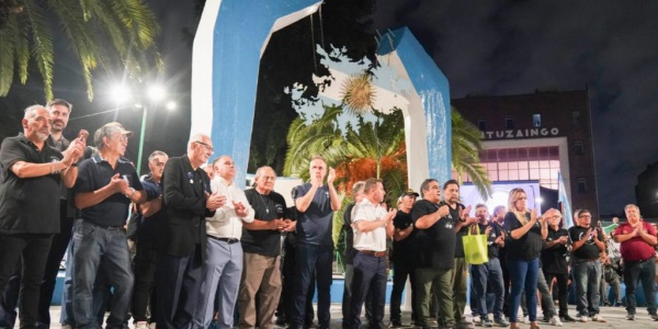 Ituzaing&oacute; record&oacute; a los h&eacute;roes de Malvinas con una vigilia en la Plaza San Mart&iacute;n